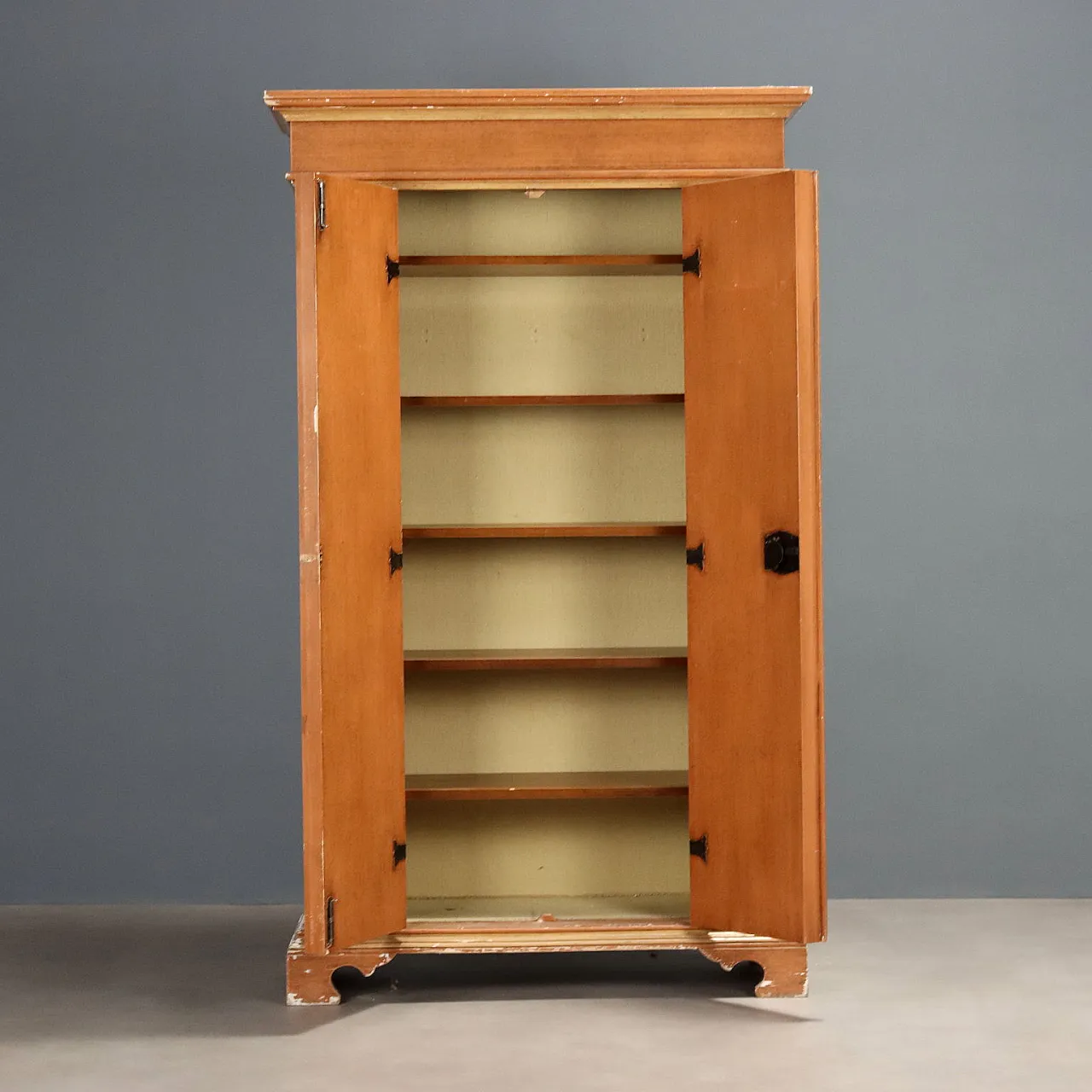 Armadio in stile barocco in legno laccato dipinto, '900 3