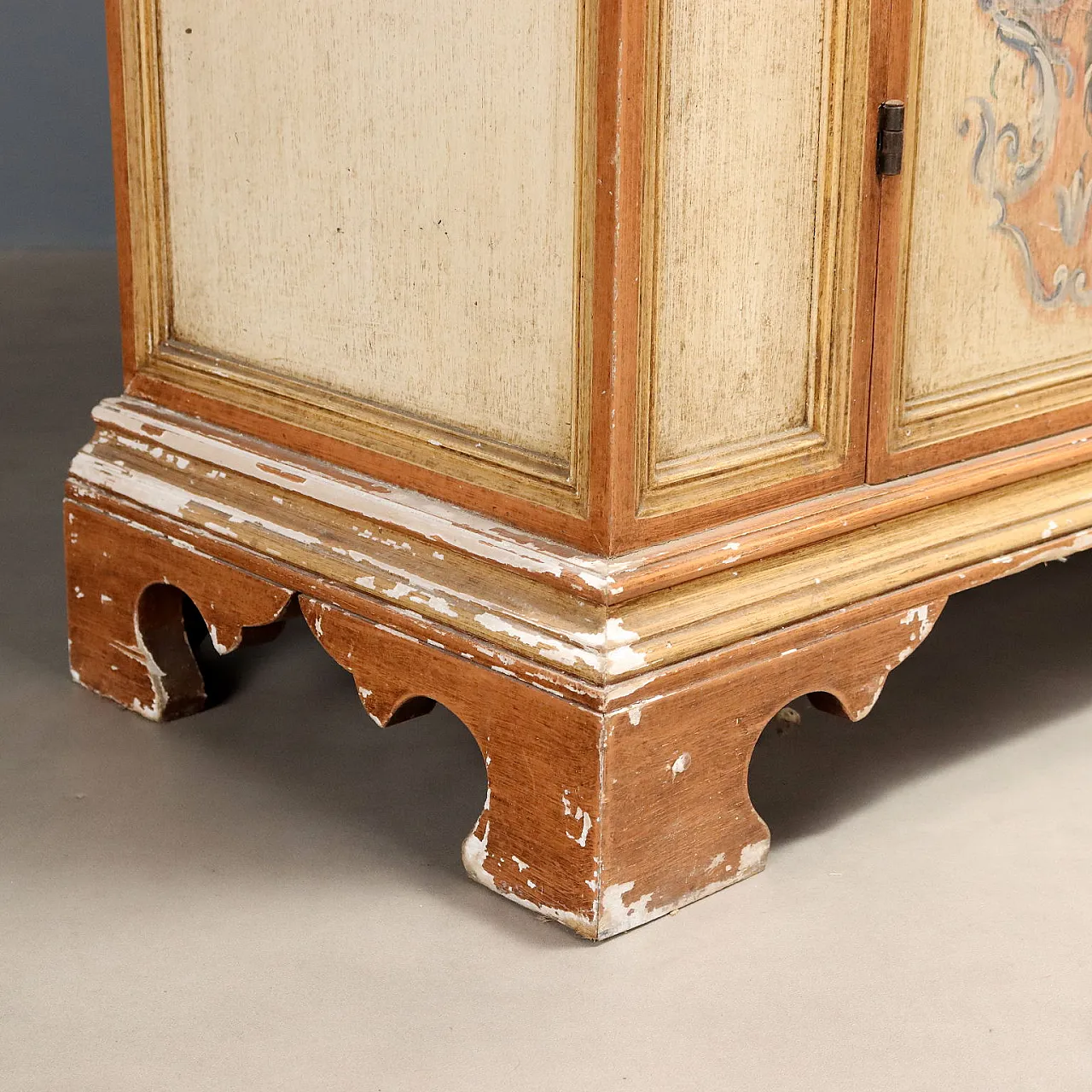 Armadio in stile barocco in legno laccato dipinto, '900 7