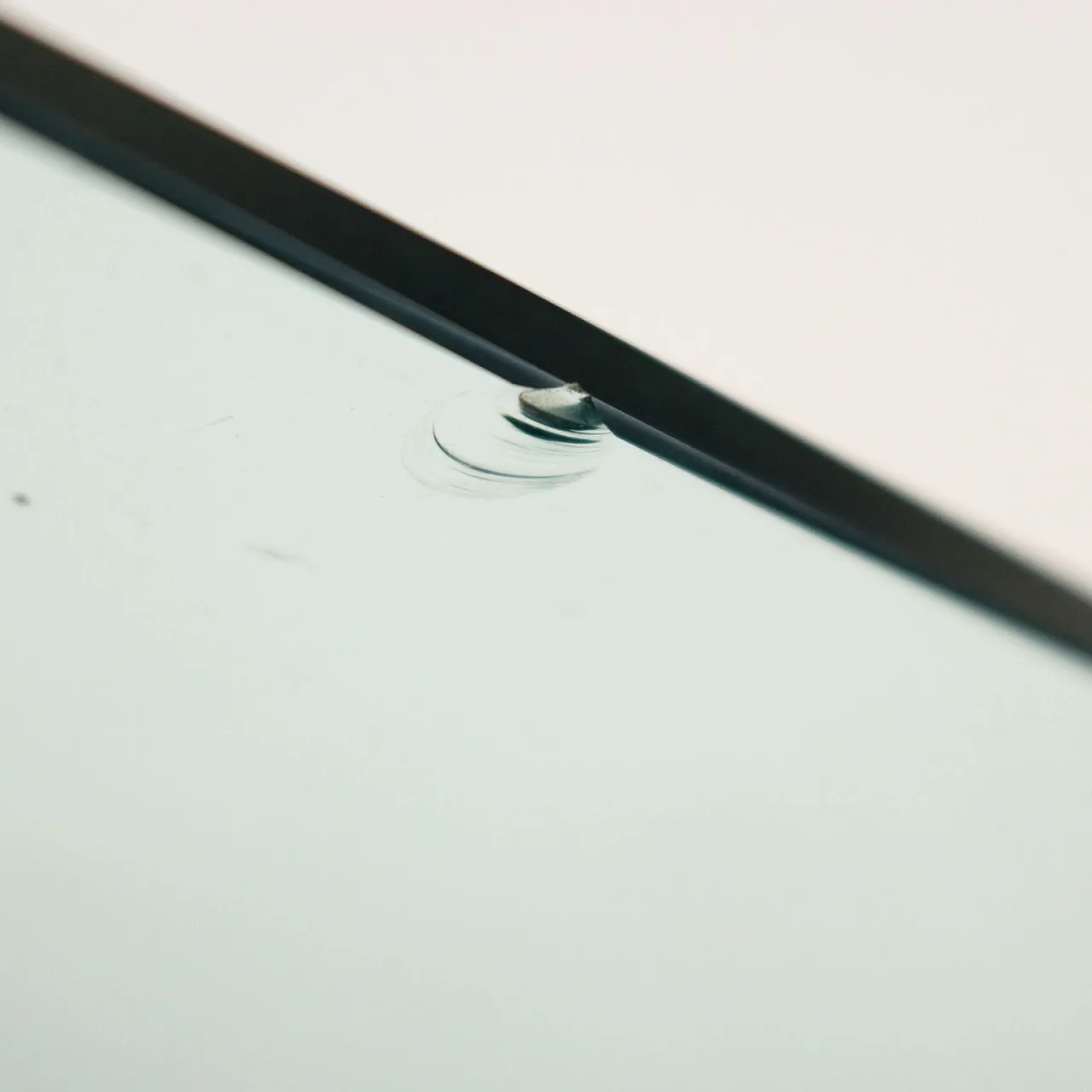 Appendiabiti da parete in metallo e legno rivestito in skai con specchio, anni '60 5