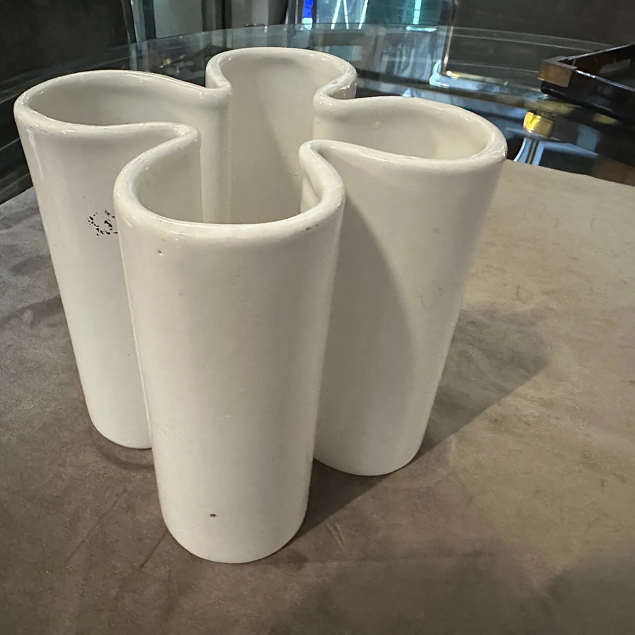 Vaso in ceramica bianca Mid-Century Modern di Pierre Cardin, anni '70 2