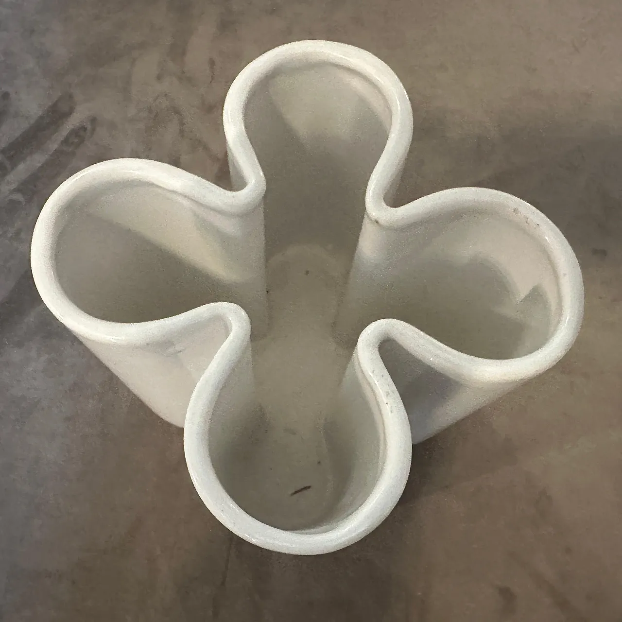 Vaso in ceramica bianca Mid-Century Modern di Pierre Cardin, anni '70 3