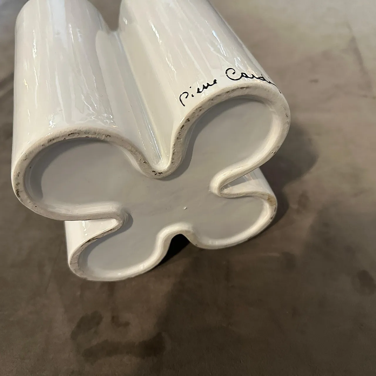 Vaso in ceramica bianca Mid-Century Modern di Pierre Cardin, anni '70 6