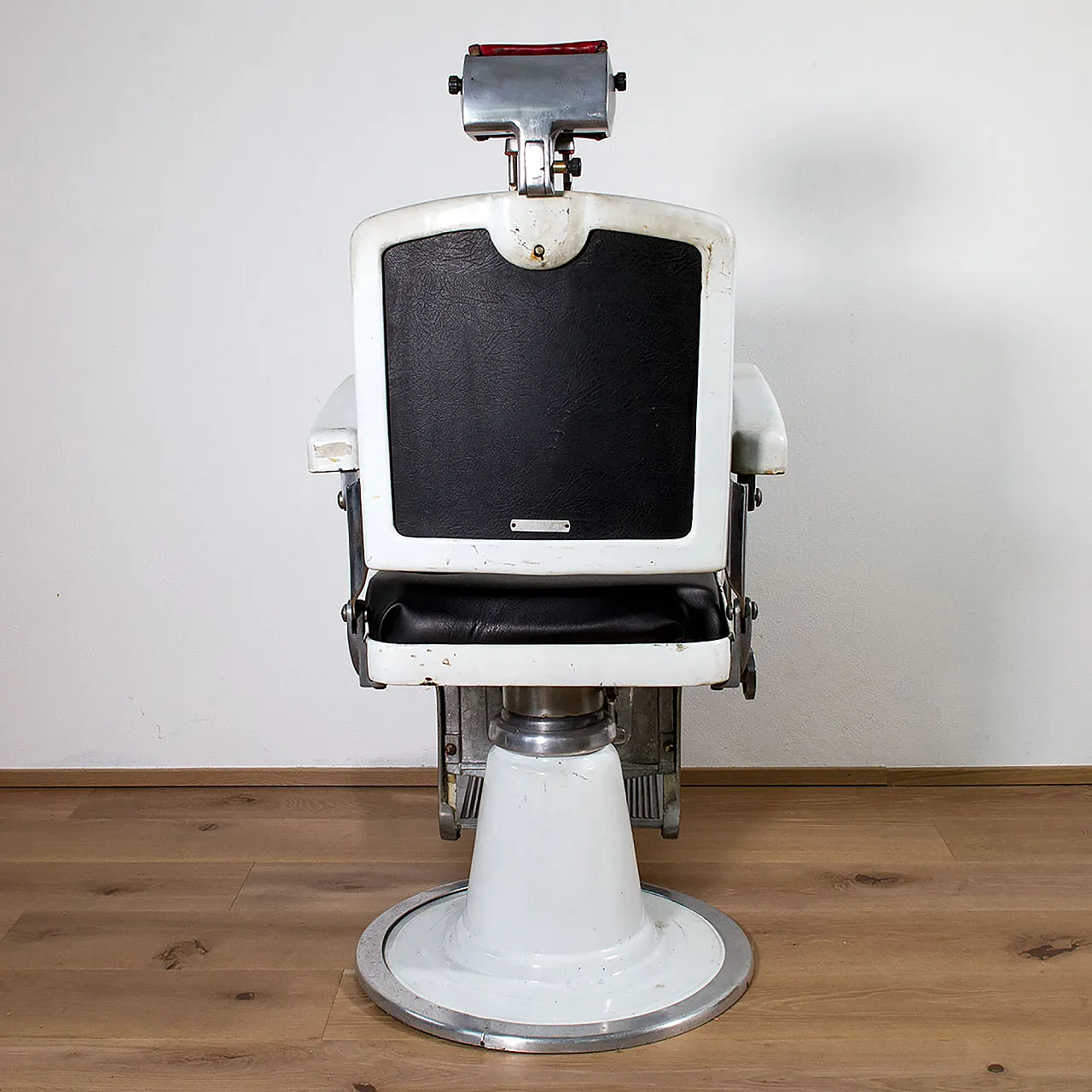 Barber chair, 50s 6