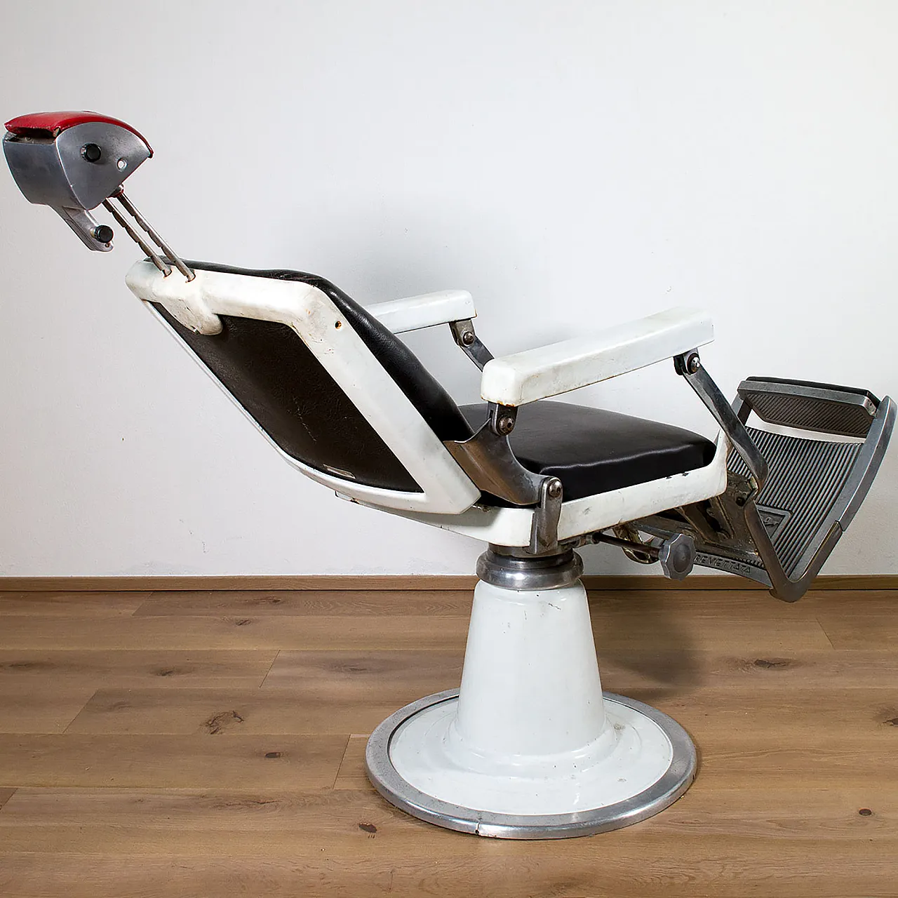 Barber chair, 50s 7