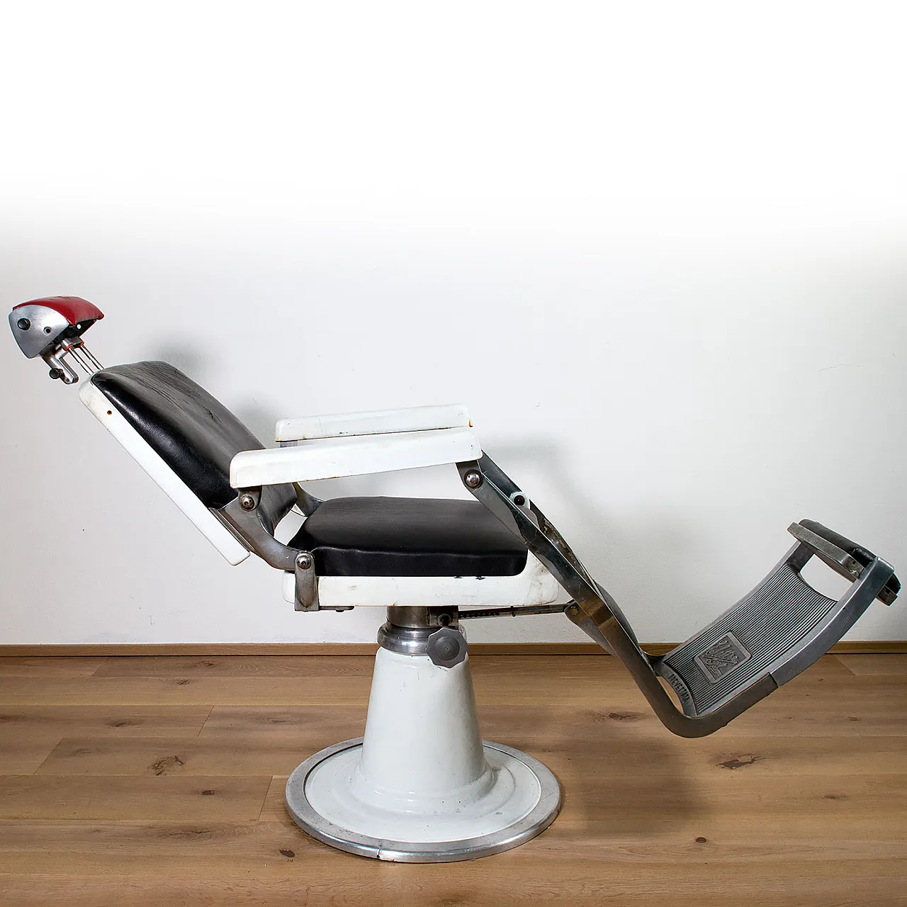 Barber chair, 50s 8