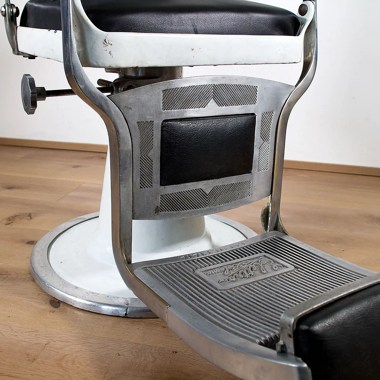 Barber chair, 50s 10