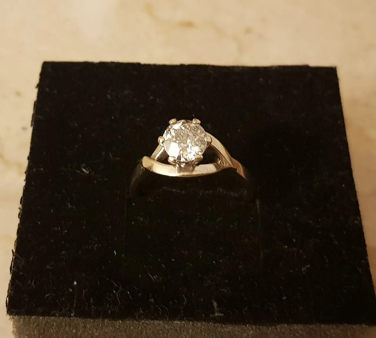 anello in oro bianco 18kt con diamante naturale 1ct 3