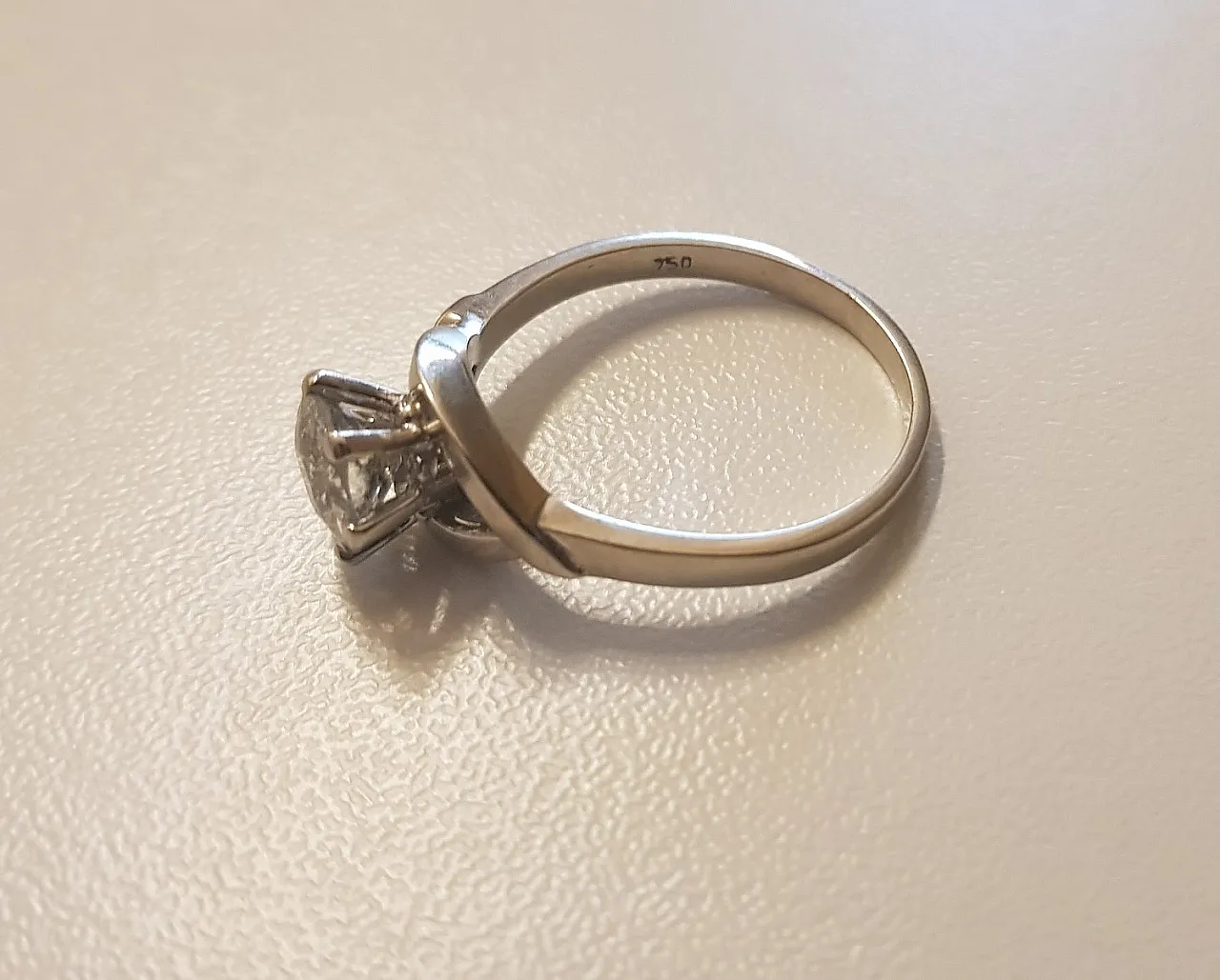 anello in oro bianco 18kt con diamante naturale 1ct 6