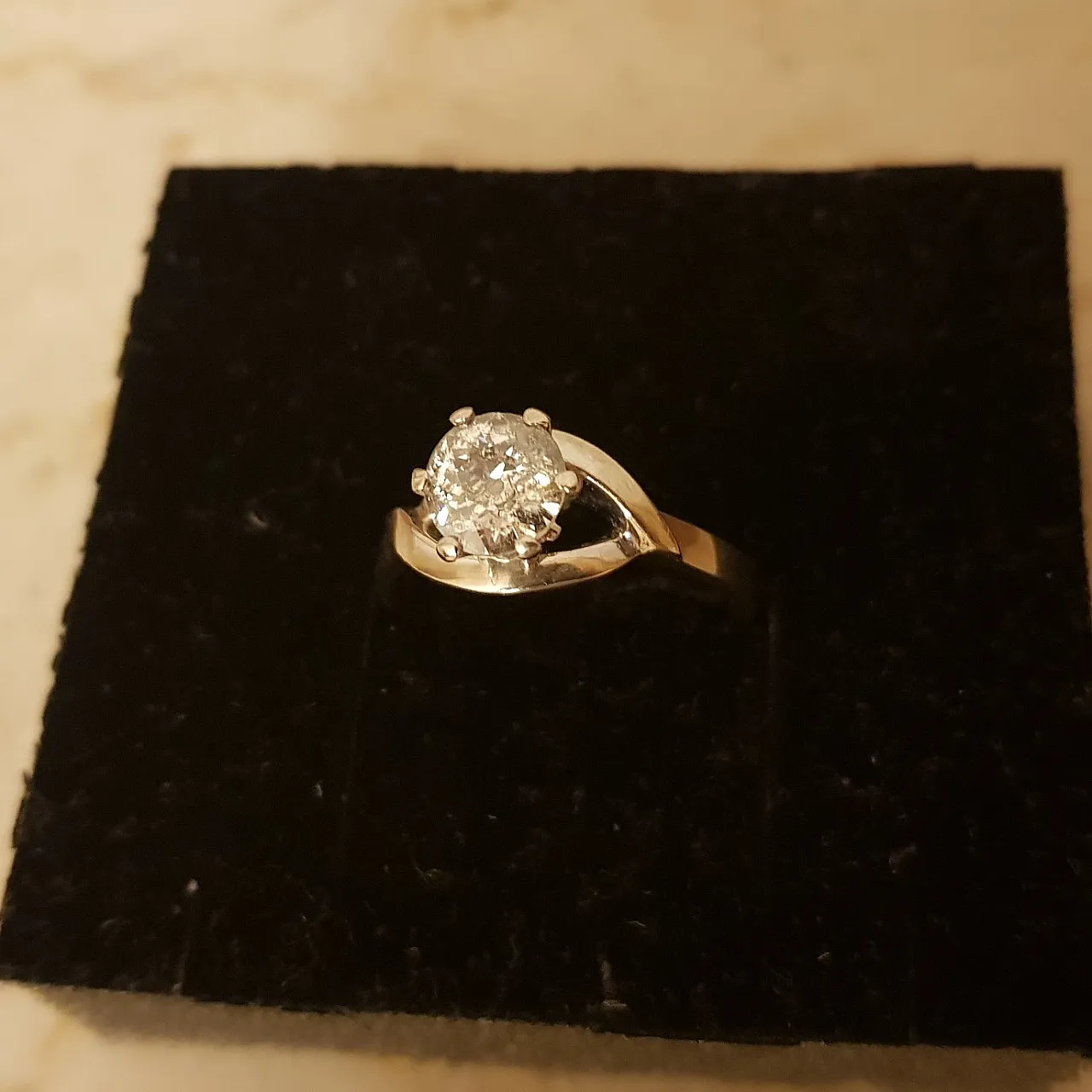 anello in oro bianco 18kt con diamante naturale 1ct 11