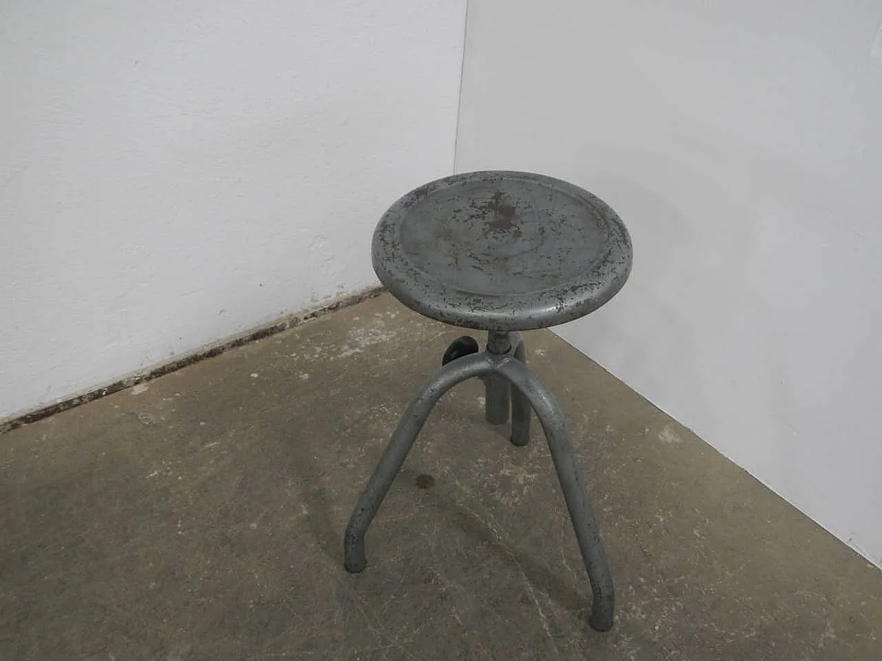 Sgabello in ferro, 1950 3