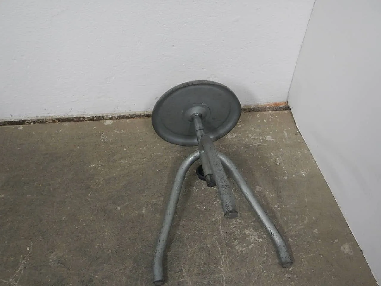 Sgabello in ferro, 1950 4