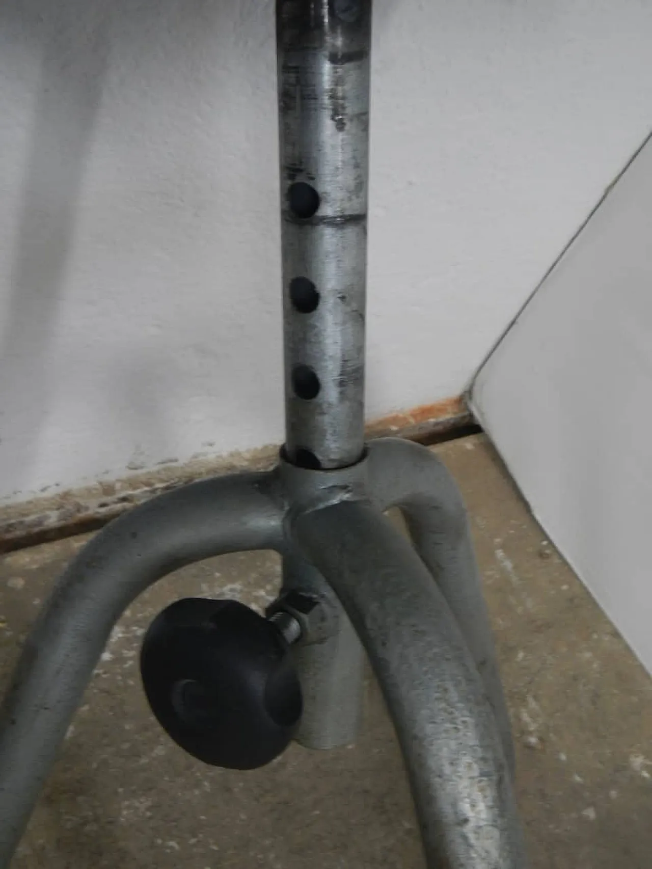 Sgabello in ferro, 1950 7