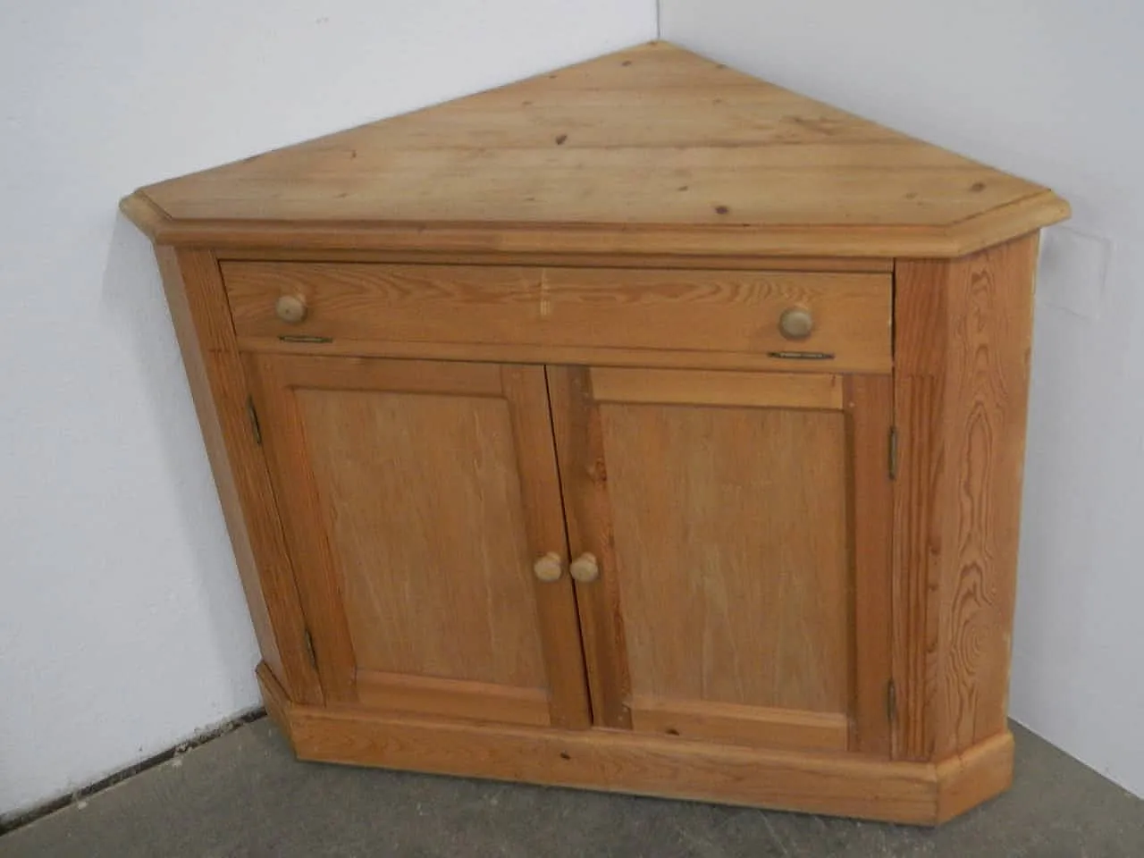 Angolare in abete, 1970 2