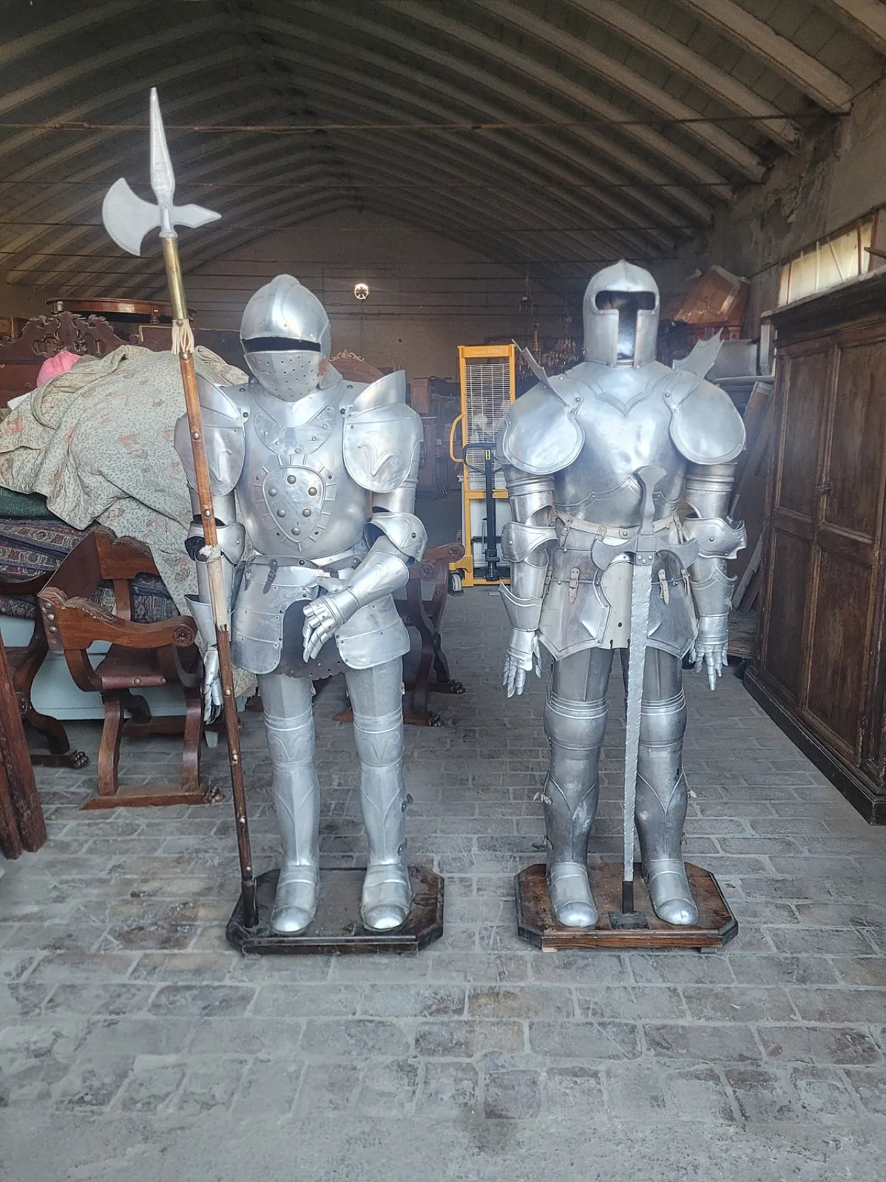 Coppia di riproduzioni di armature, '900 1