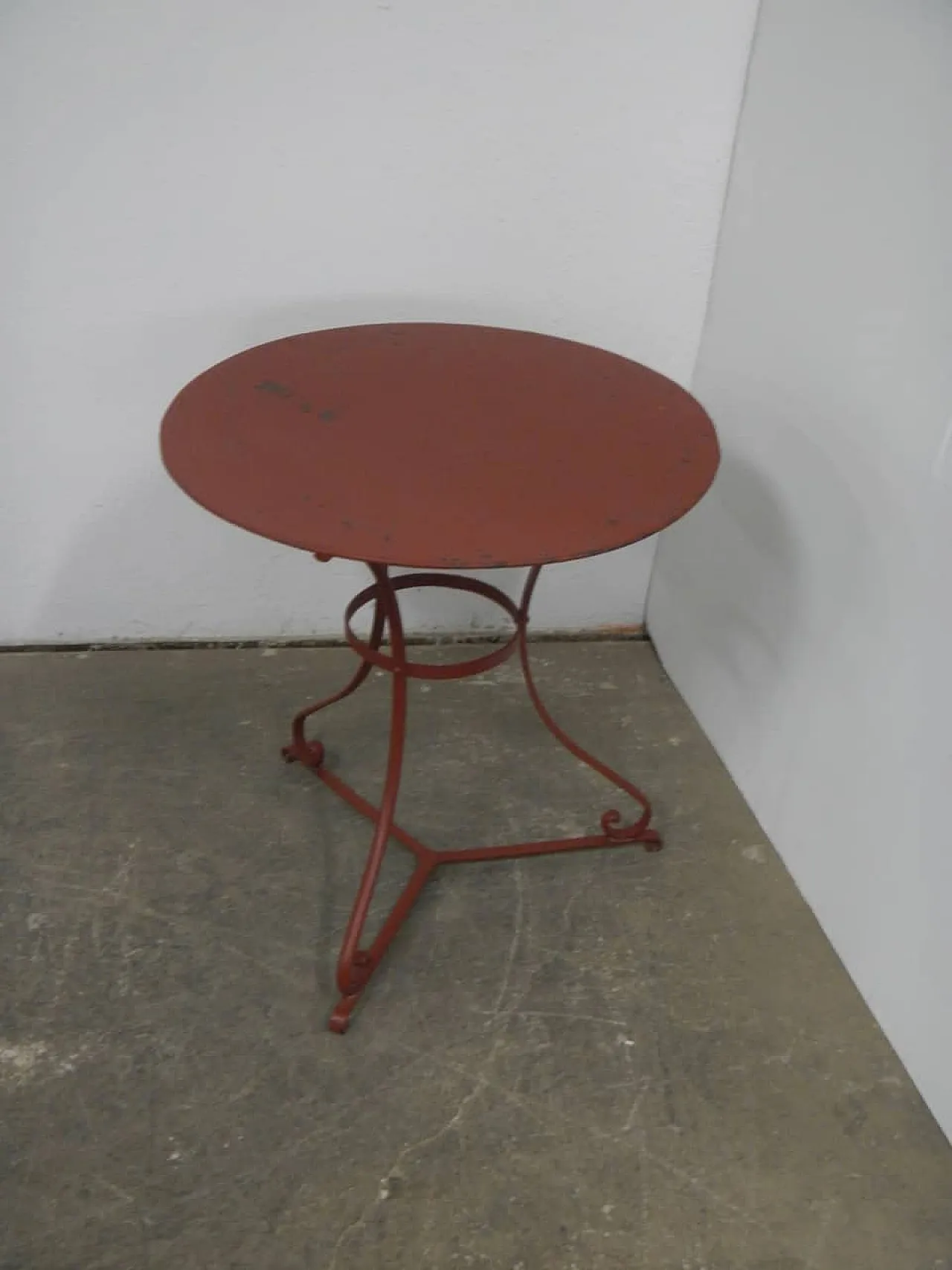 Tavolino in ferro rosso, 1940 1