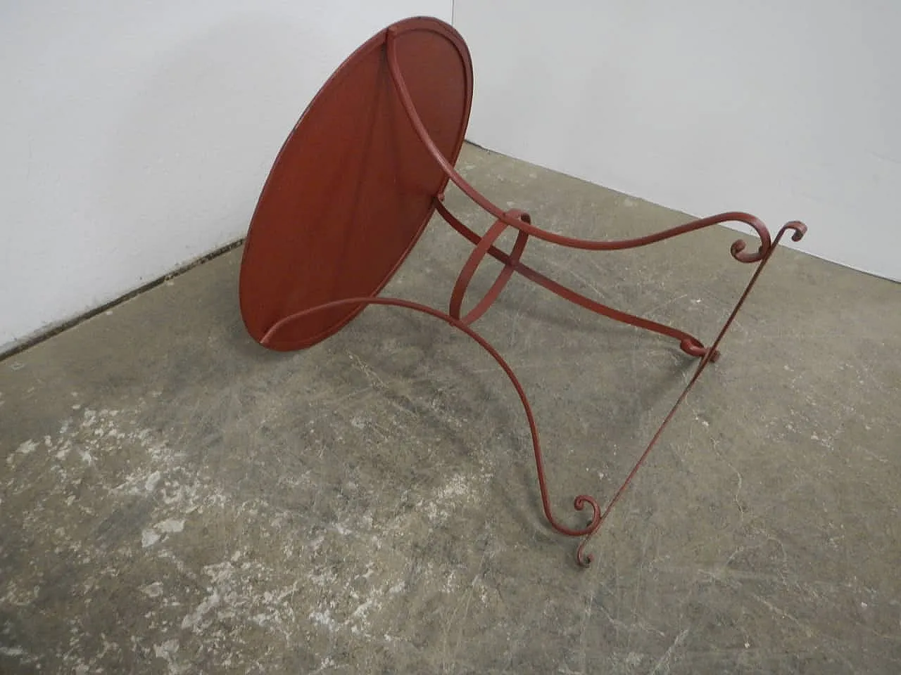 Tavolino in ferro rosso, 1940 3