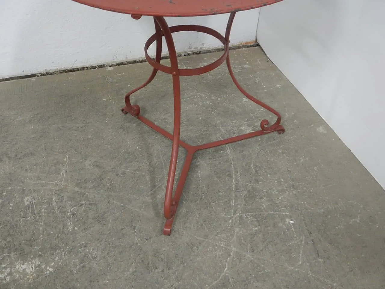 Tavolino in ferro rosso, 1940 9