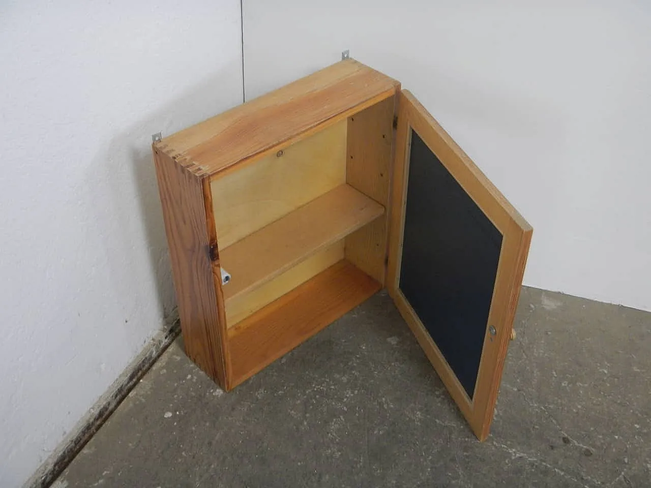 Mobiletto con specchio in abete, 1970 2