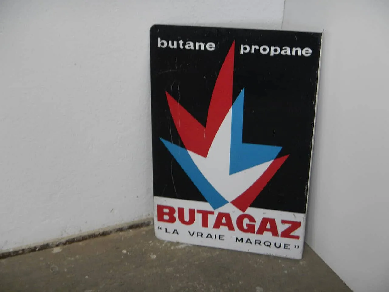 Bifacceral Butagas sign, 1970 1