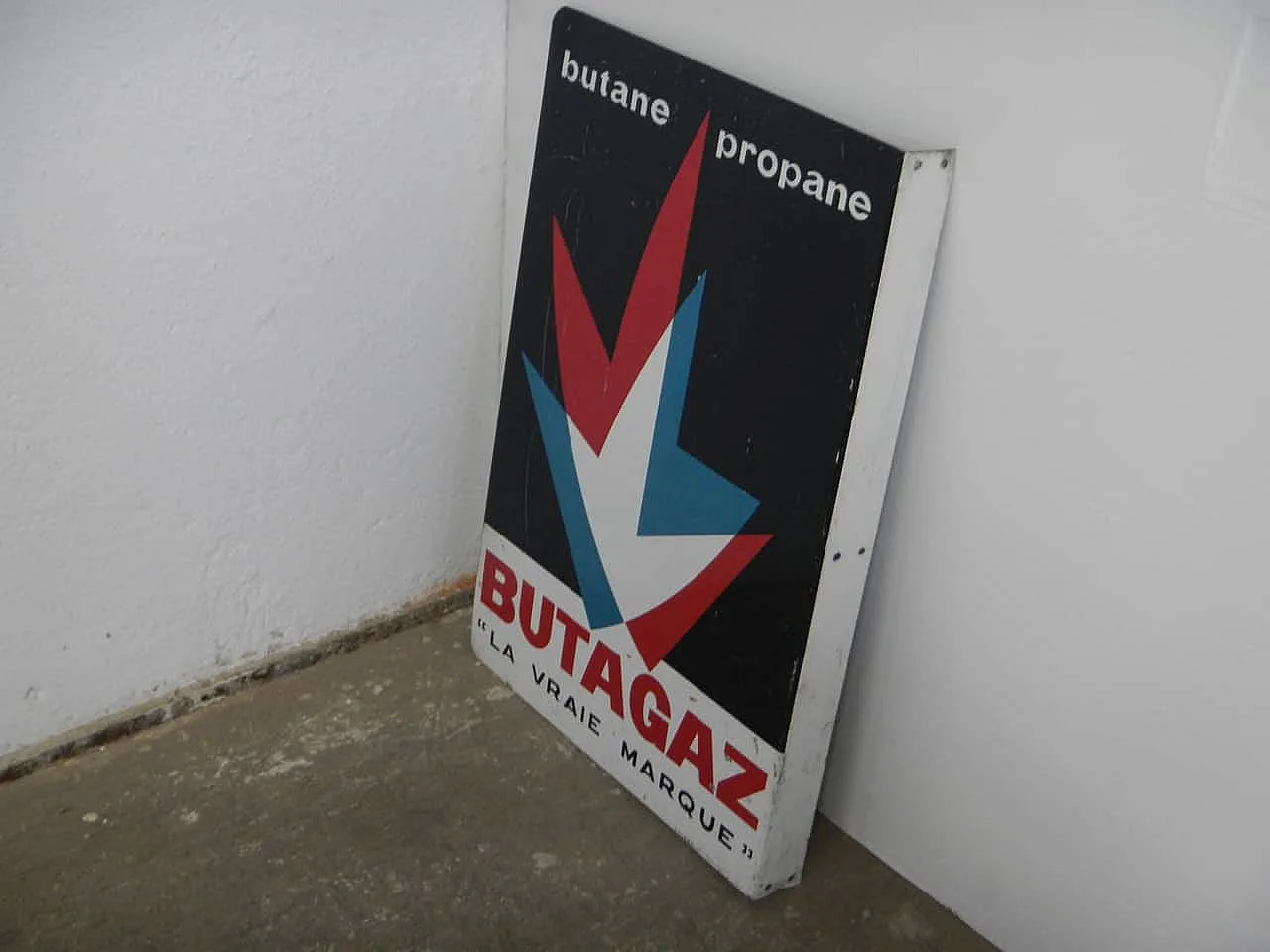 Bifacceral Butagas sign, 1970 2