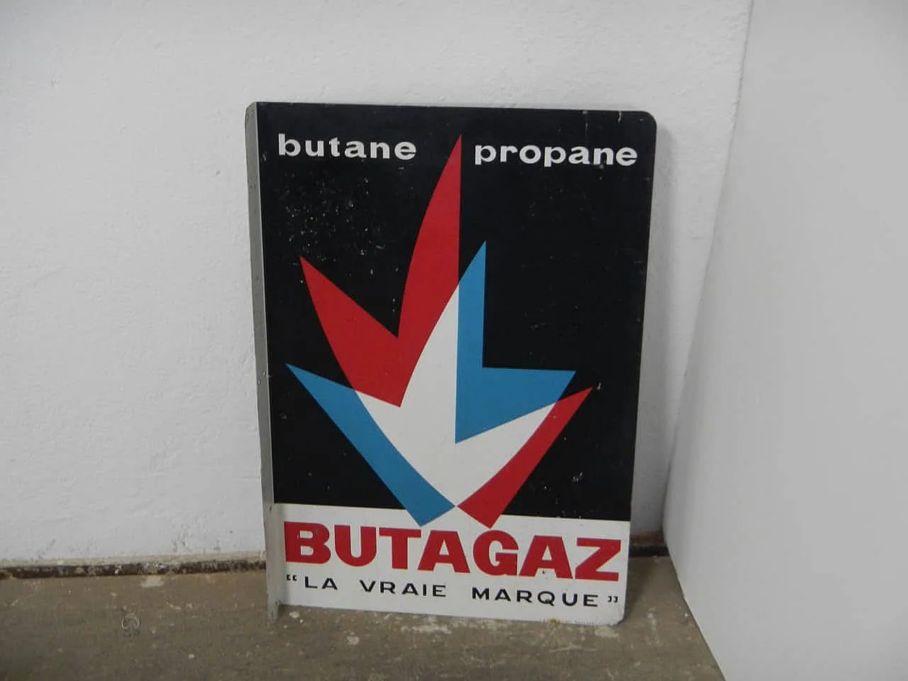 Bifacceral Butagas sign, 1970 3