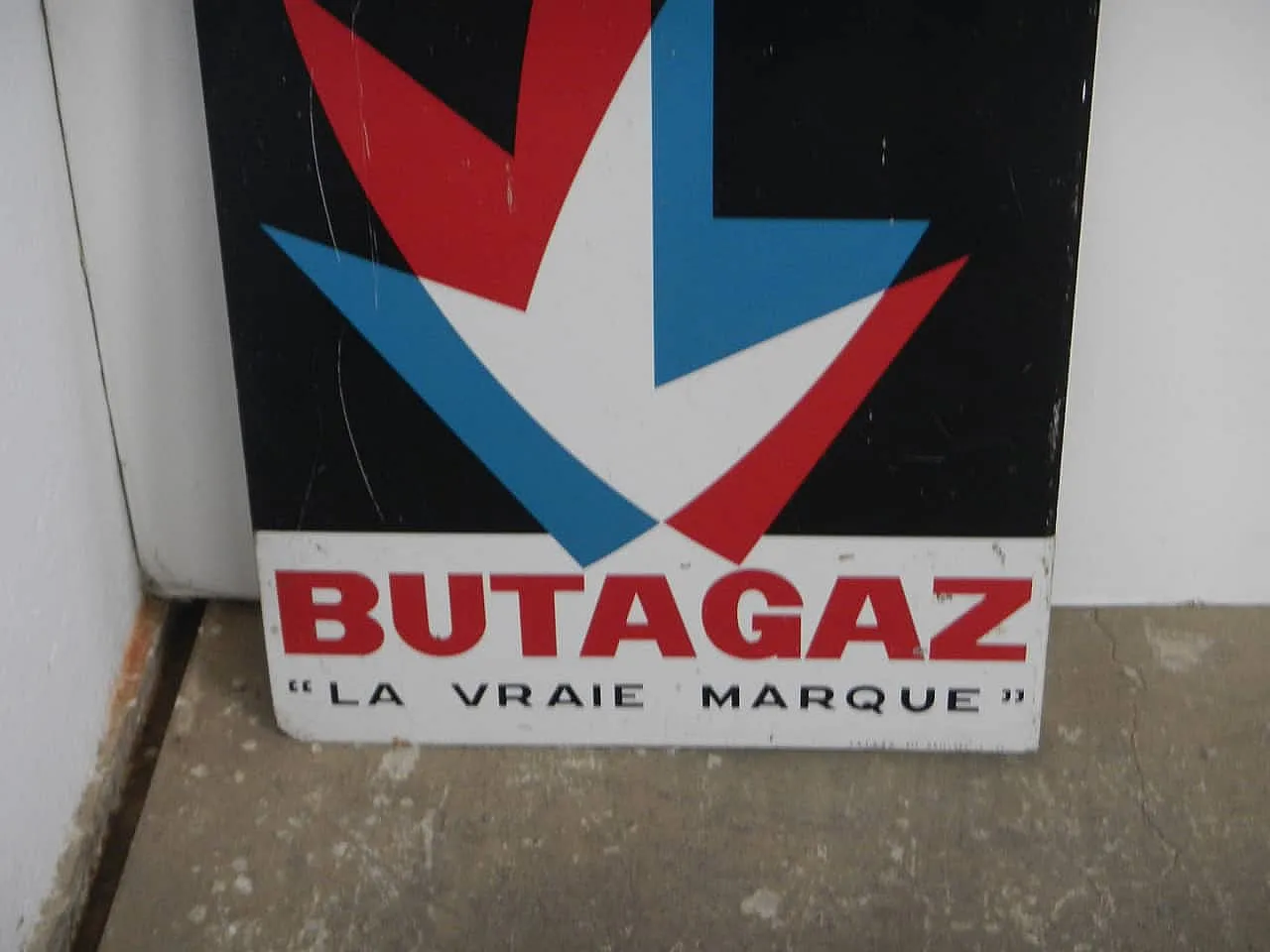 Bifacceral Butagas sign, 1970 4