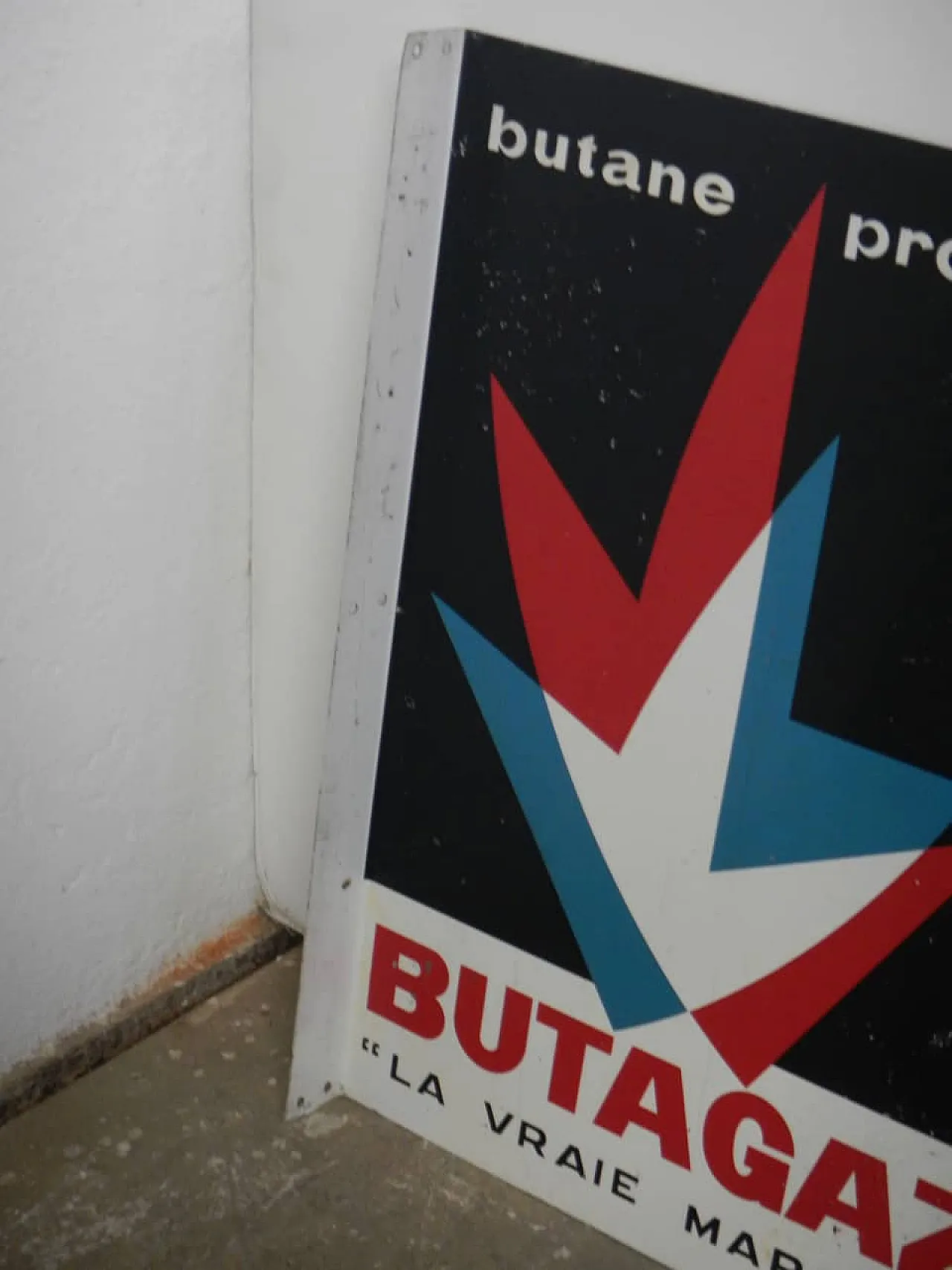 Bifacceral Butagas sign, 1970 7