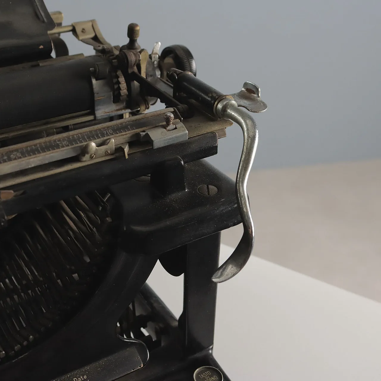 Remington standard 10 typewriter in iron, 20th century 7