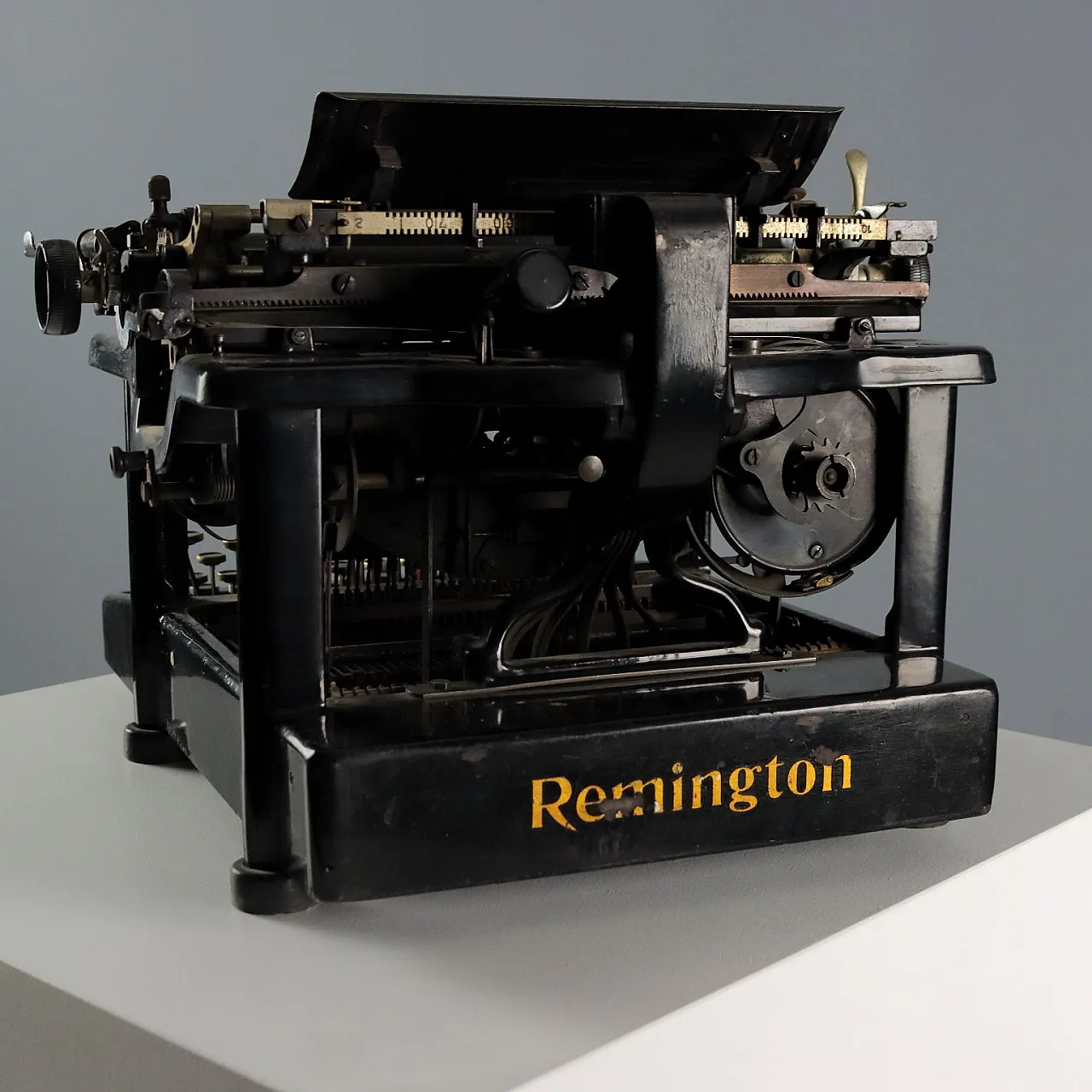 Remington standard 10 typewriter in iron, 20th century 10