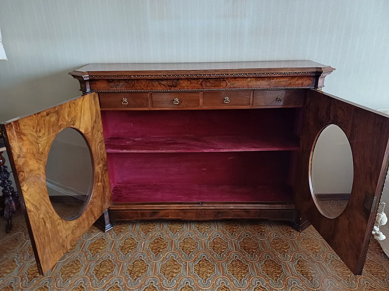 Credenza a due ante a vetro stile vittoriano, '800 3