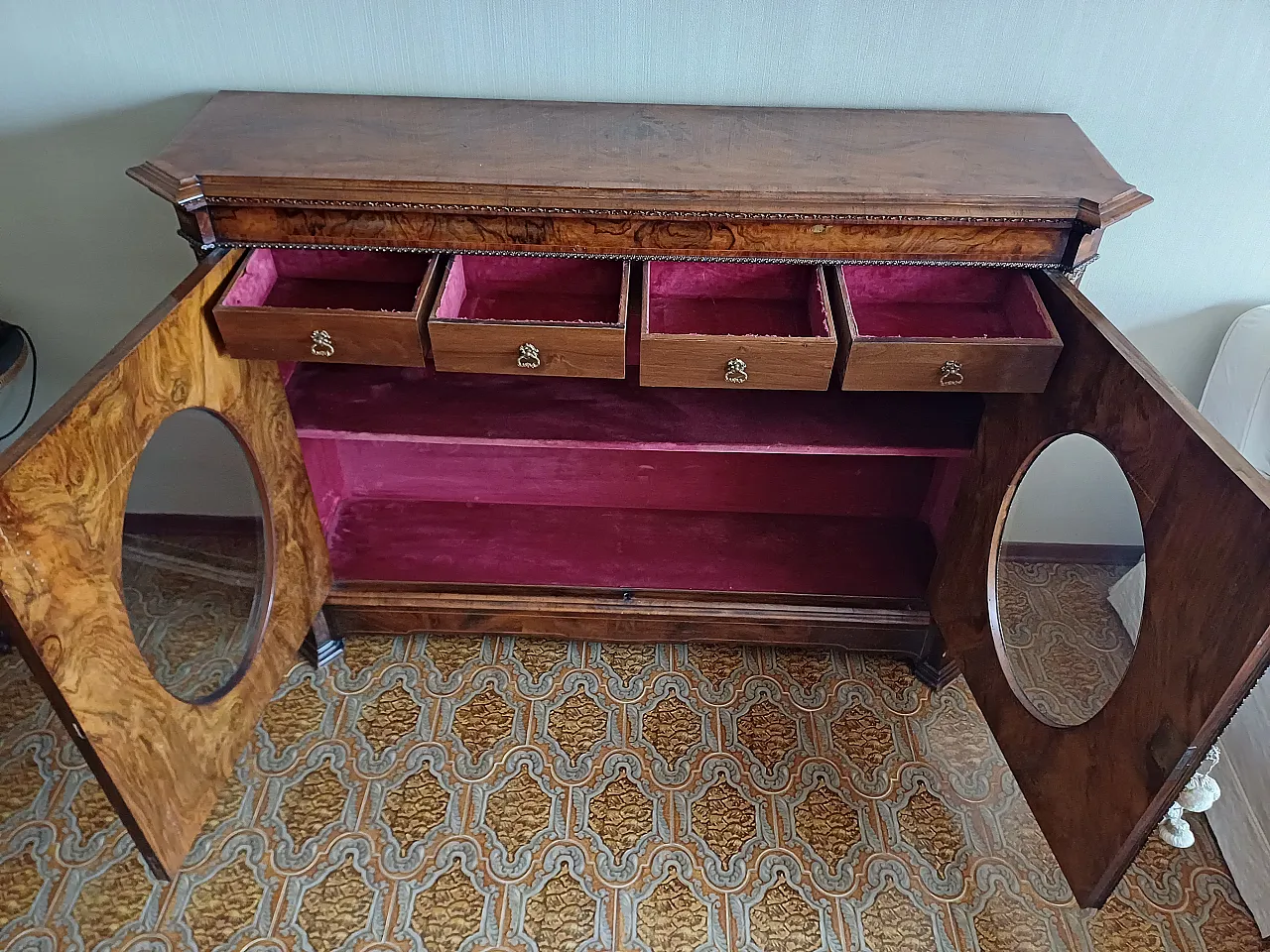 Credenza a due ante a vetro stile vittoriano, '800 4