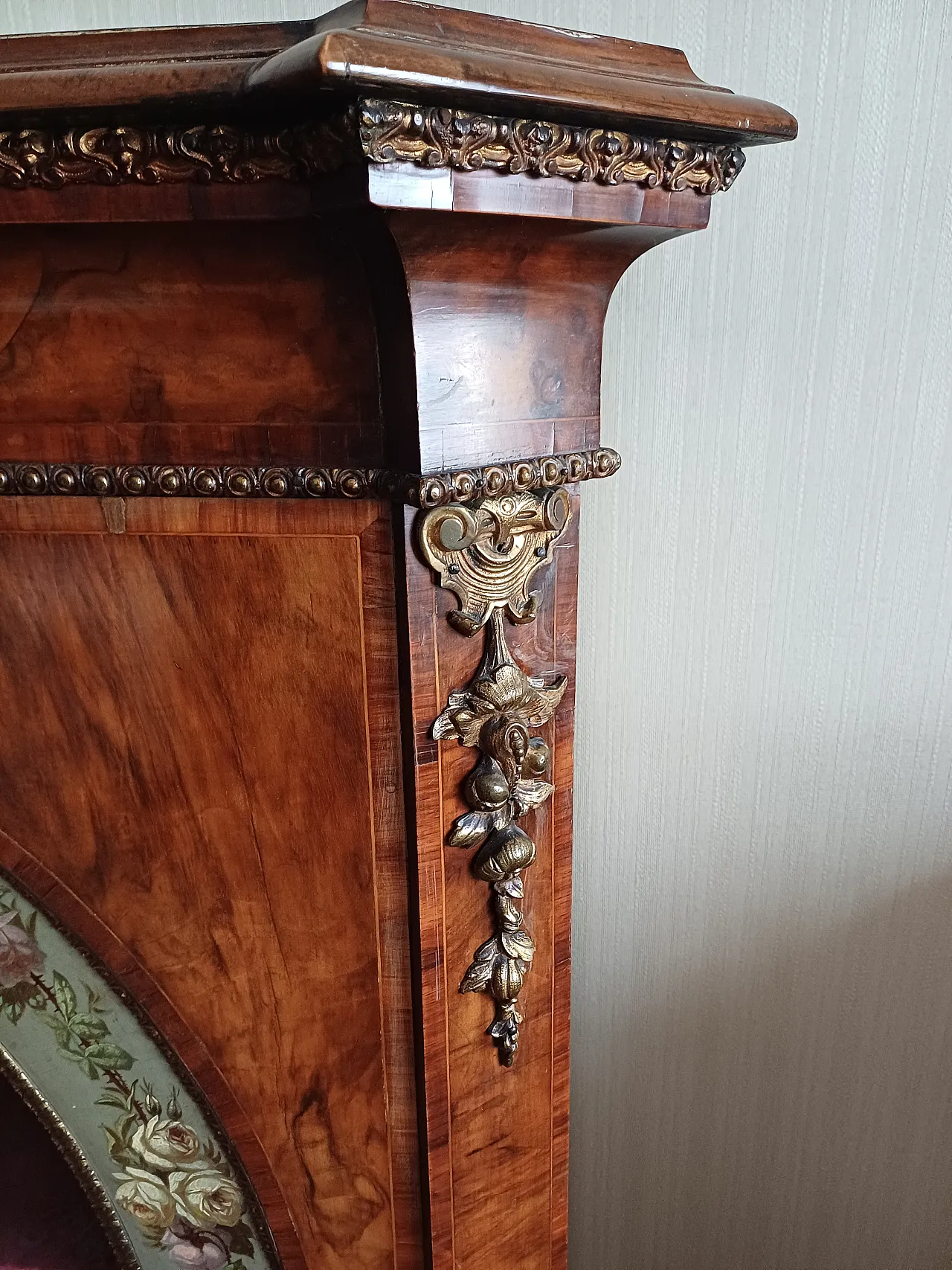 Credenza a due ante a vetro stile vittoriano, '800 17