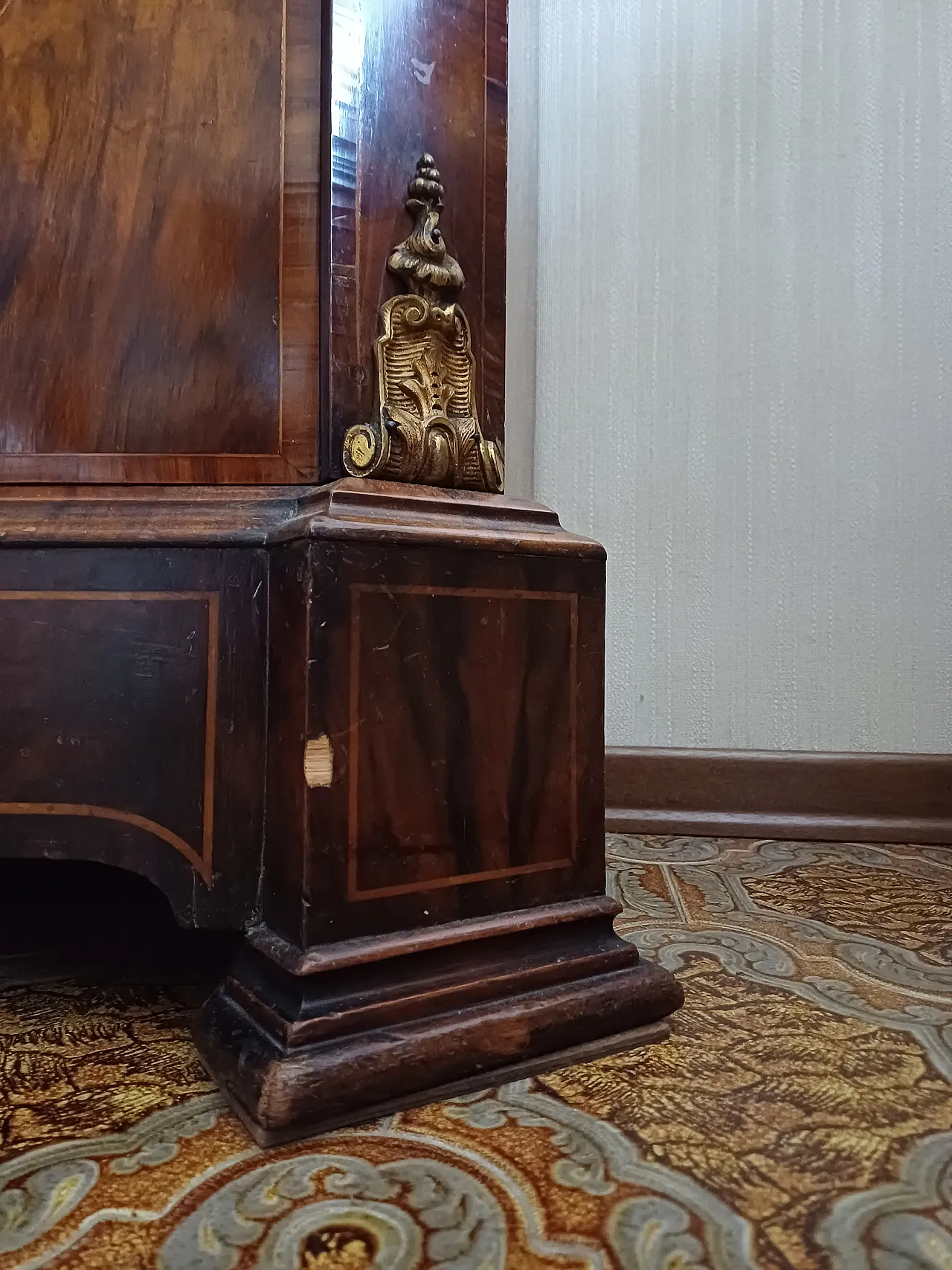 Credenza a due ante a vetro stile vittoriano, '800 18