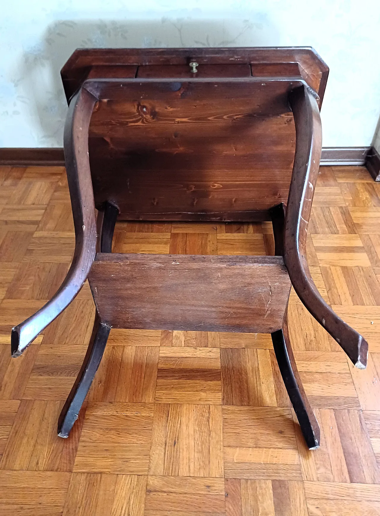 Tavolino Biedermaier in mogano con cassetto, '800 7