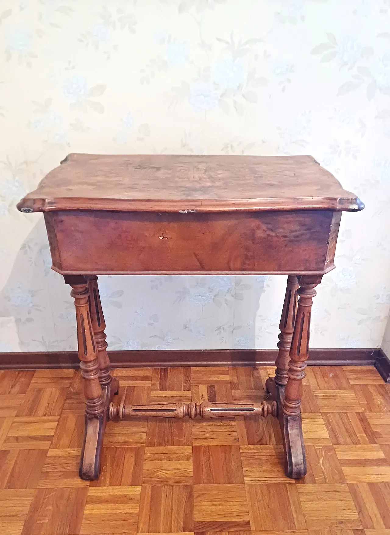 Tavolino porta ricamo in radica di noce, metà '800 5