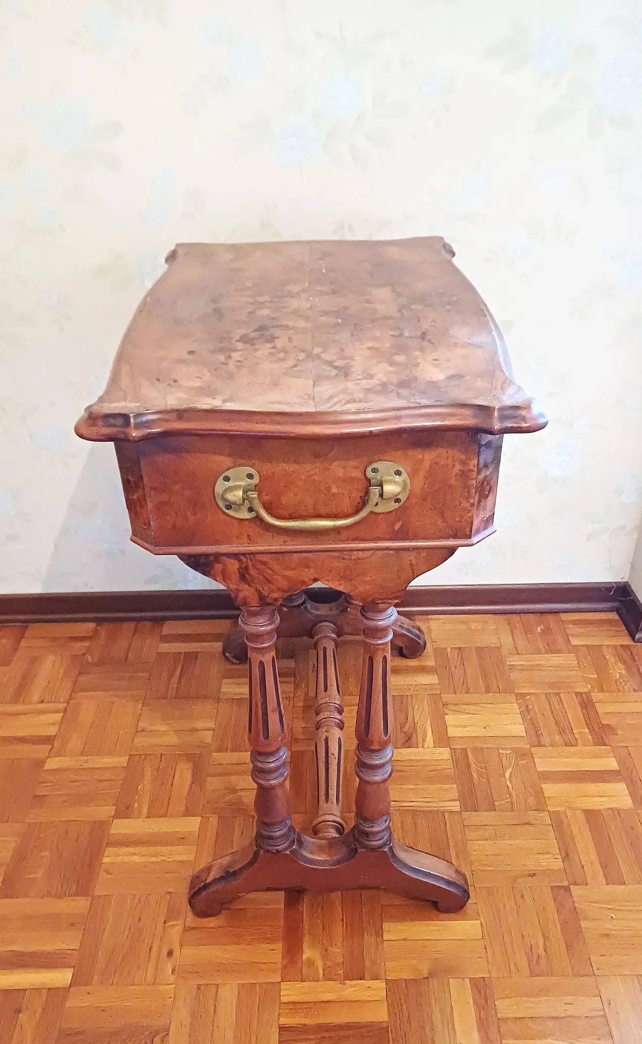 Tavolino porta ricamo in radica di noce, metà '800 6