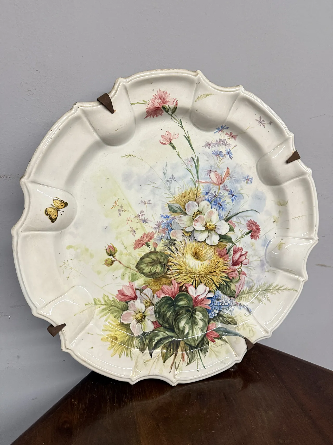 Grande piatto in Maiolica floreale, '800 9