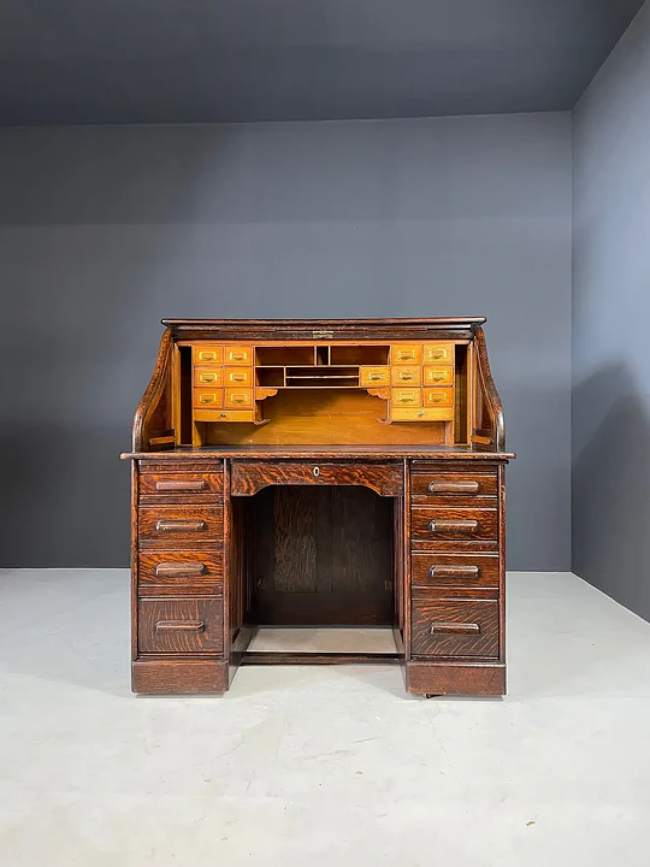 Scrivania americana con ribalta, rovere massello, anni '30 12