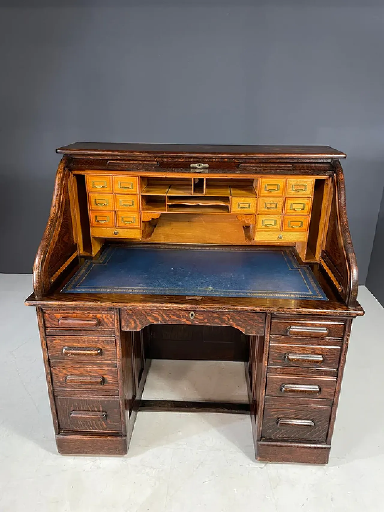 Scrivania americana con ribalta, rovere massello, anni '30 14