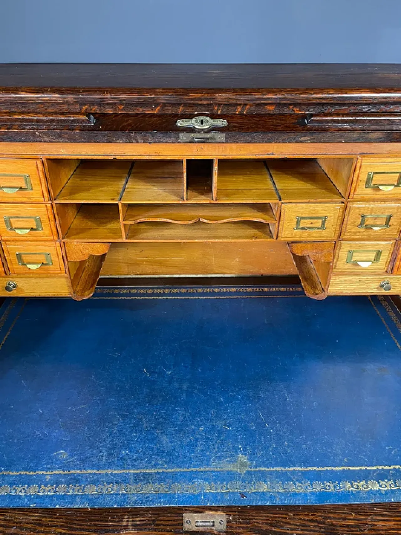 Scrivania americana con ribalta, rovere massello, anni '30 17