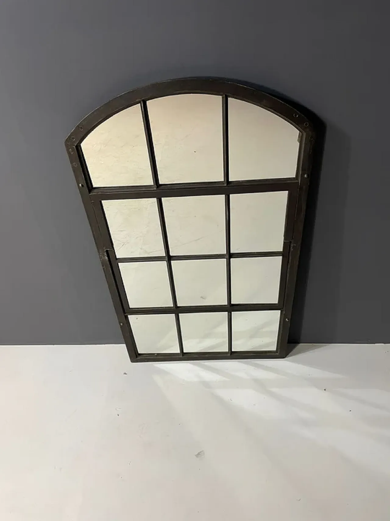 Specchio industriale in ferro con patina, anni '60 2