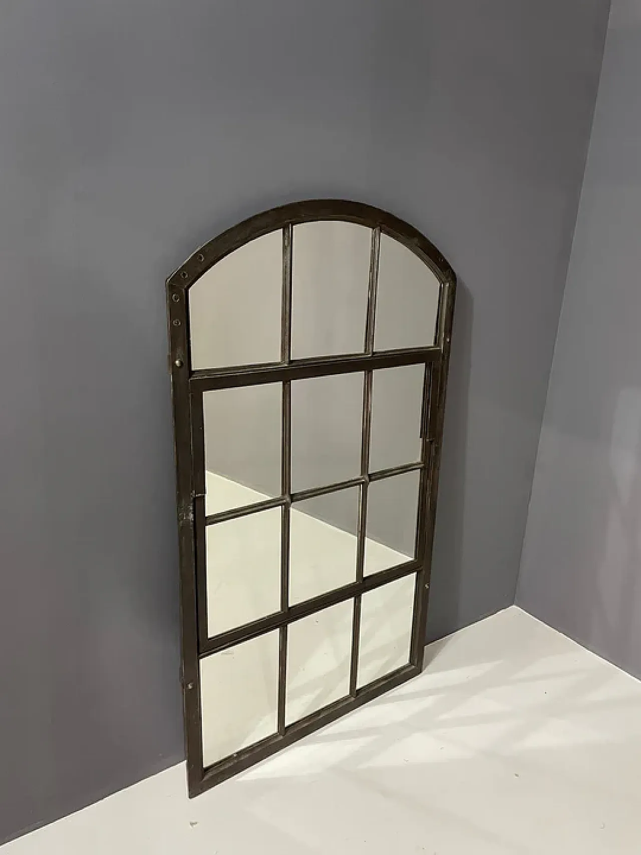 Specchio industriale in ferro con patina, anni '60 6