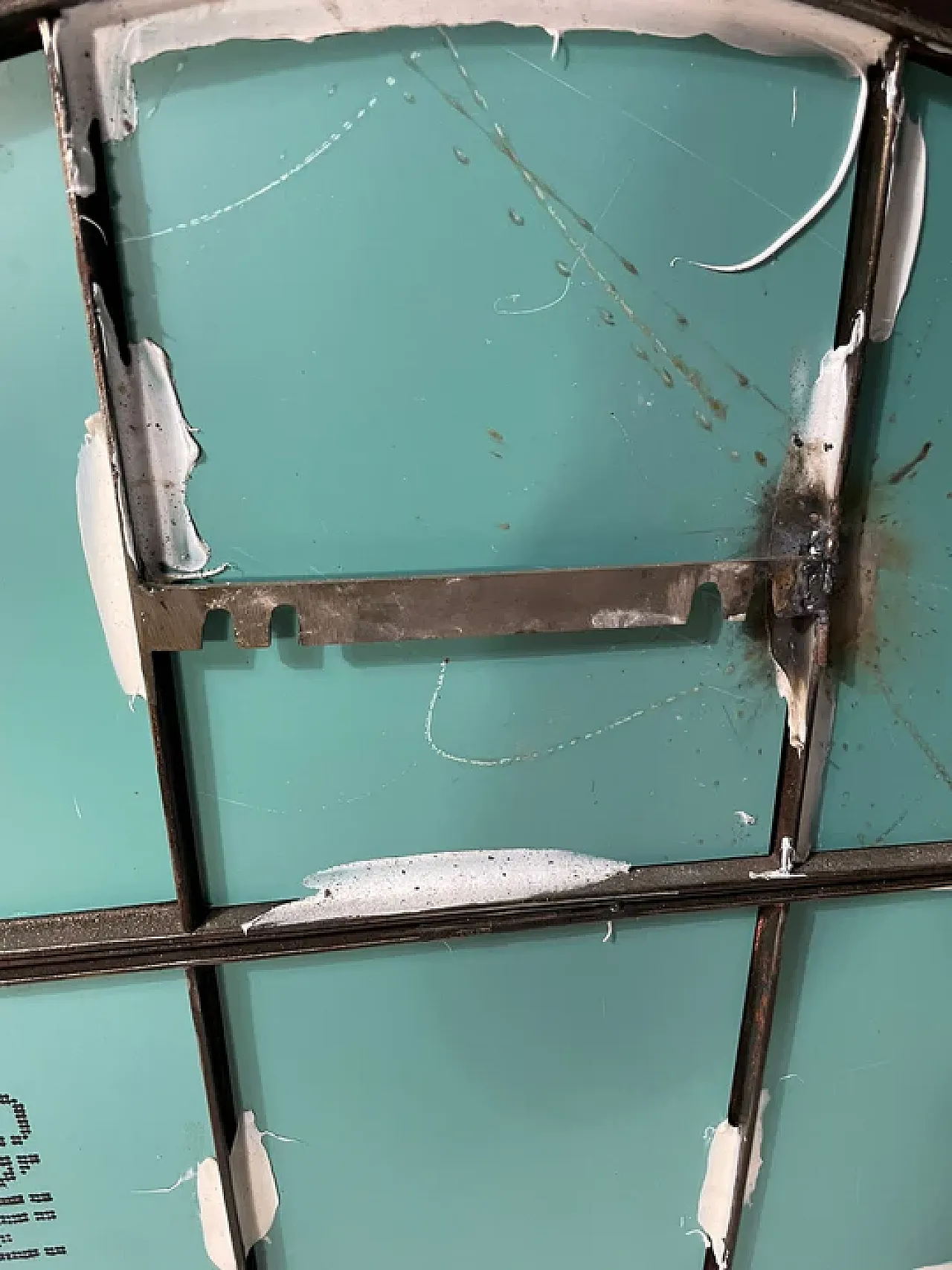 Specchio industriale in ferro con patina, anni '60 8