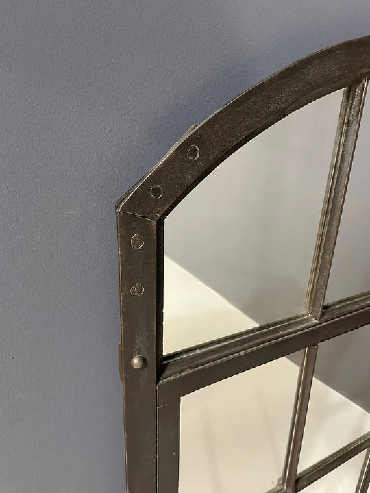 Specchio industriale in ferro con patina, anni '60 11