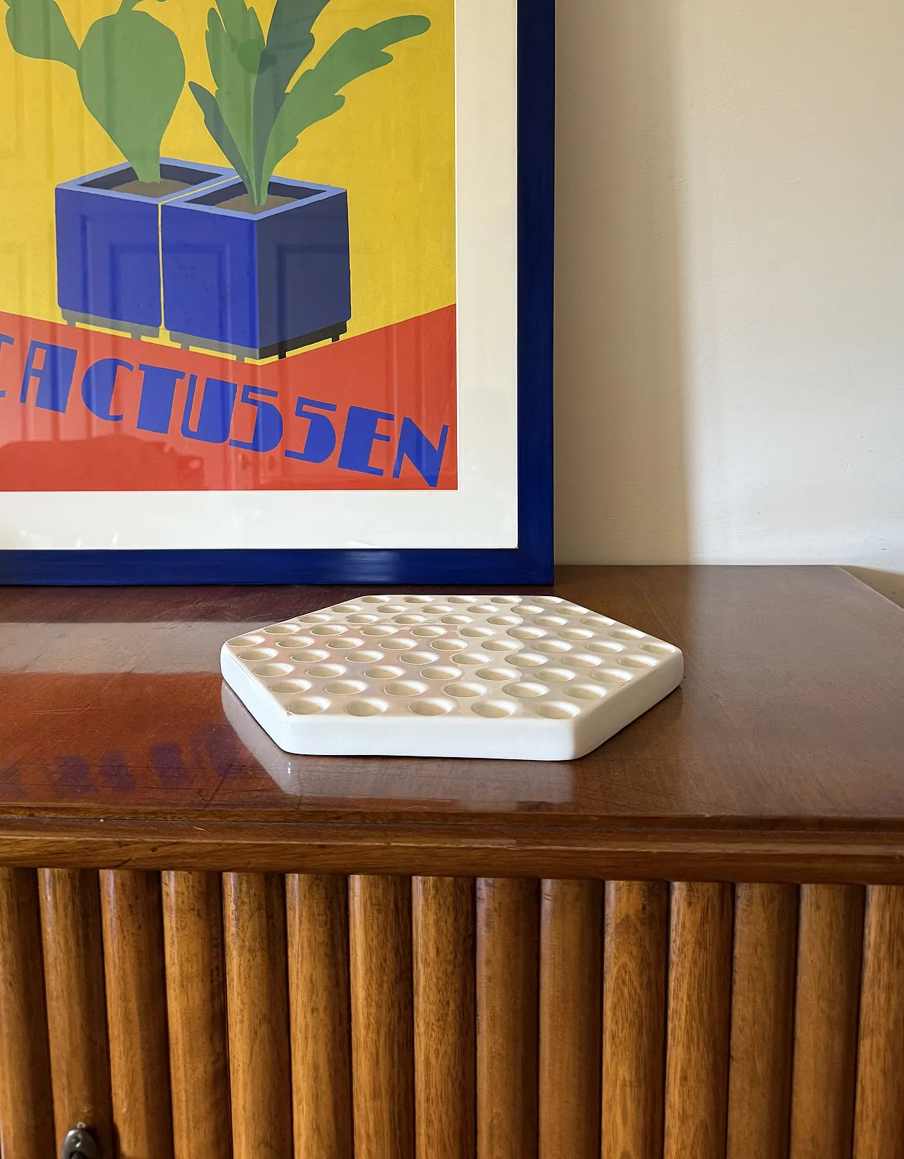 White ceramic plate, Ennio Lucini, Gabbianelli Italy, 1970 2