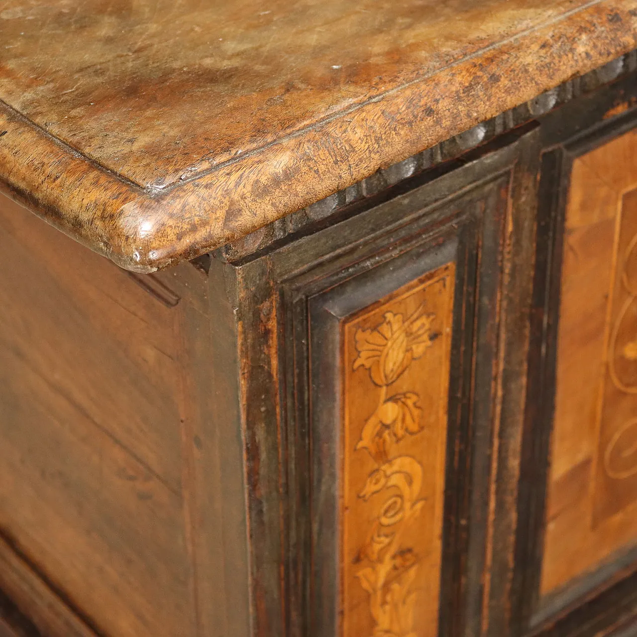 Cassapanca intarsiata in noce, '700 5