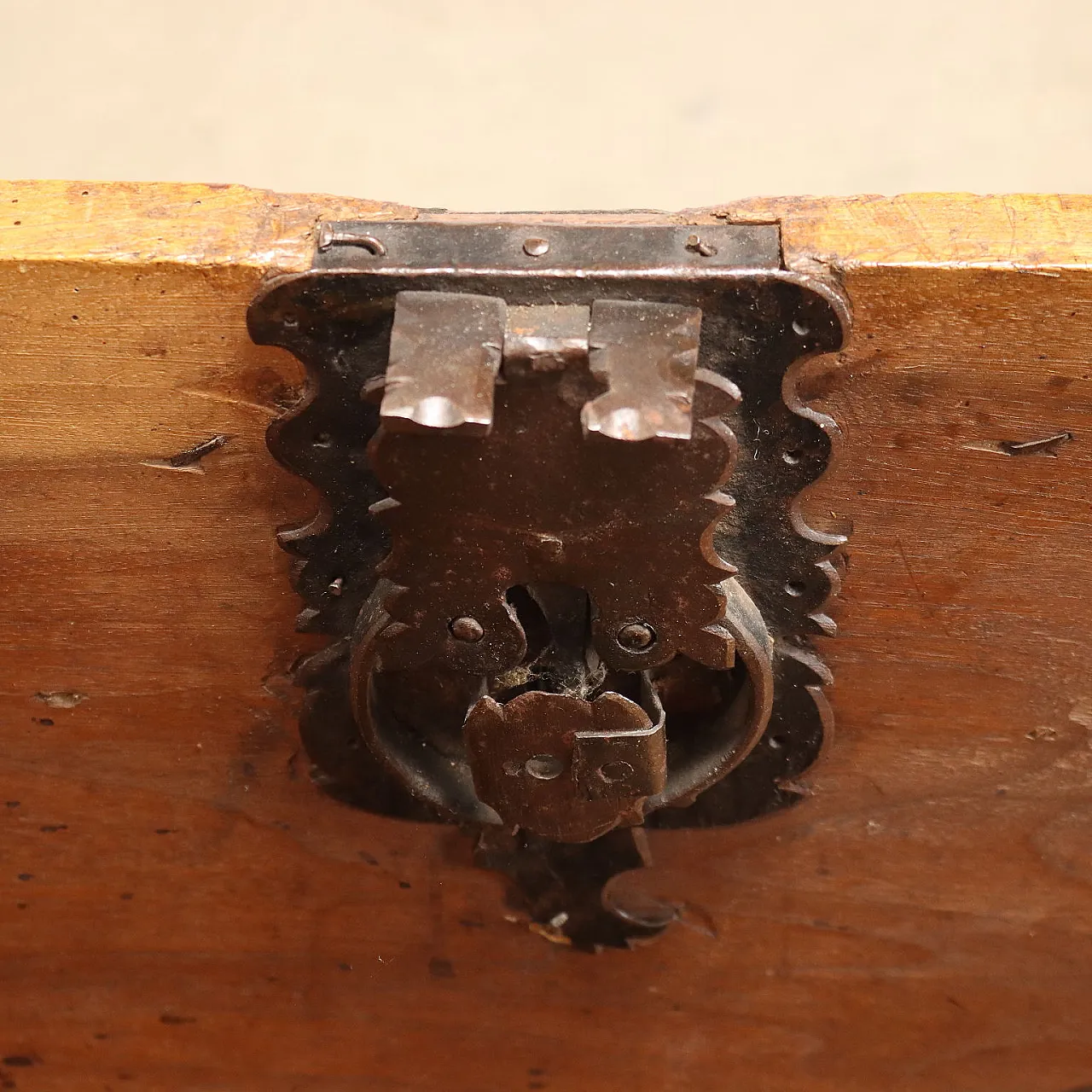 Cassapanca intarsiata in noce, '700 9