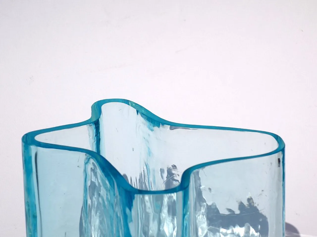 Vaso Space Age in vetro blu, anni '60 4