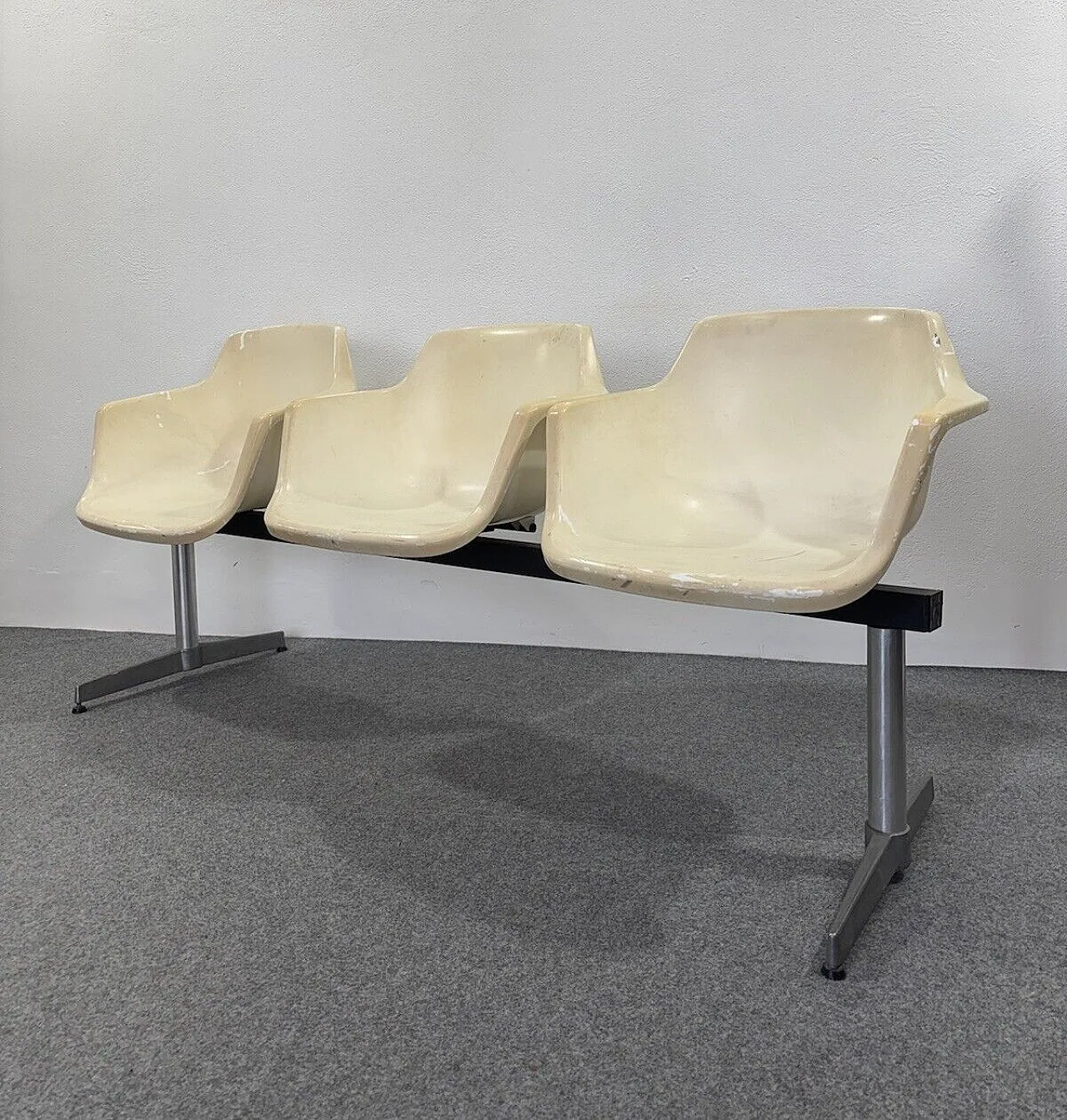 Airport bench by Charles & Ray Eames for Herman Miller, '900 3