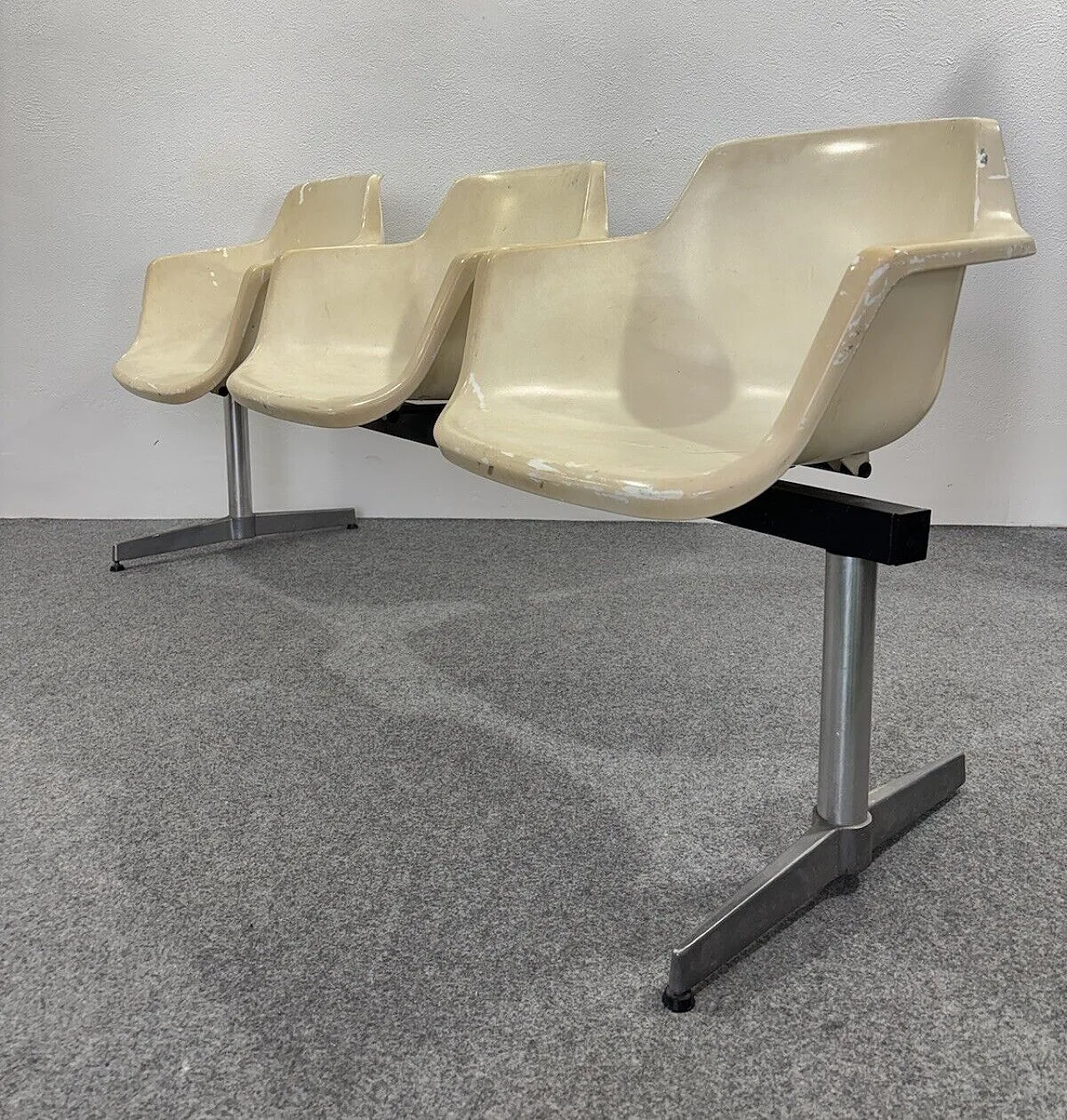 Airport bench by Charles & Ray Eames for Herman Miller, '900 4